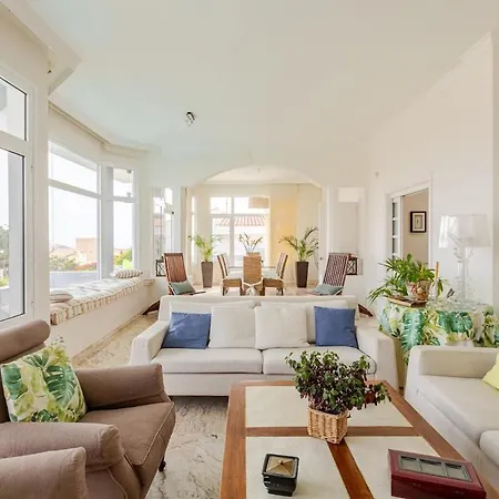 5 Bedrooms 5 Bathrooms With Private Pool Fast Wifi & Sea Views *